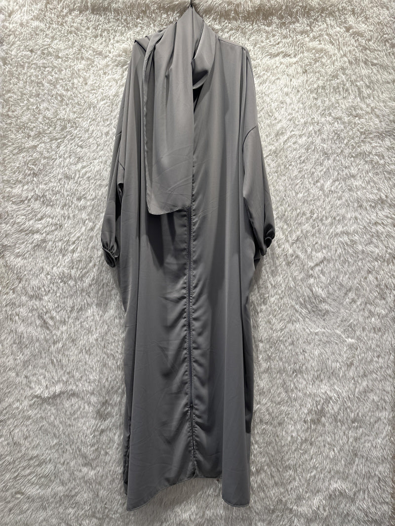 Abaya with zipper