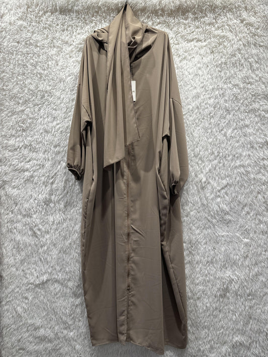 Abaya with zipper