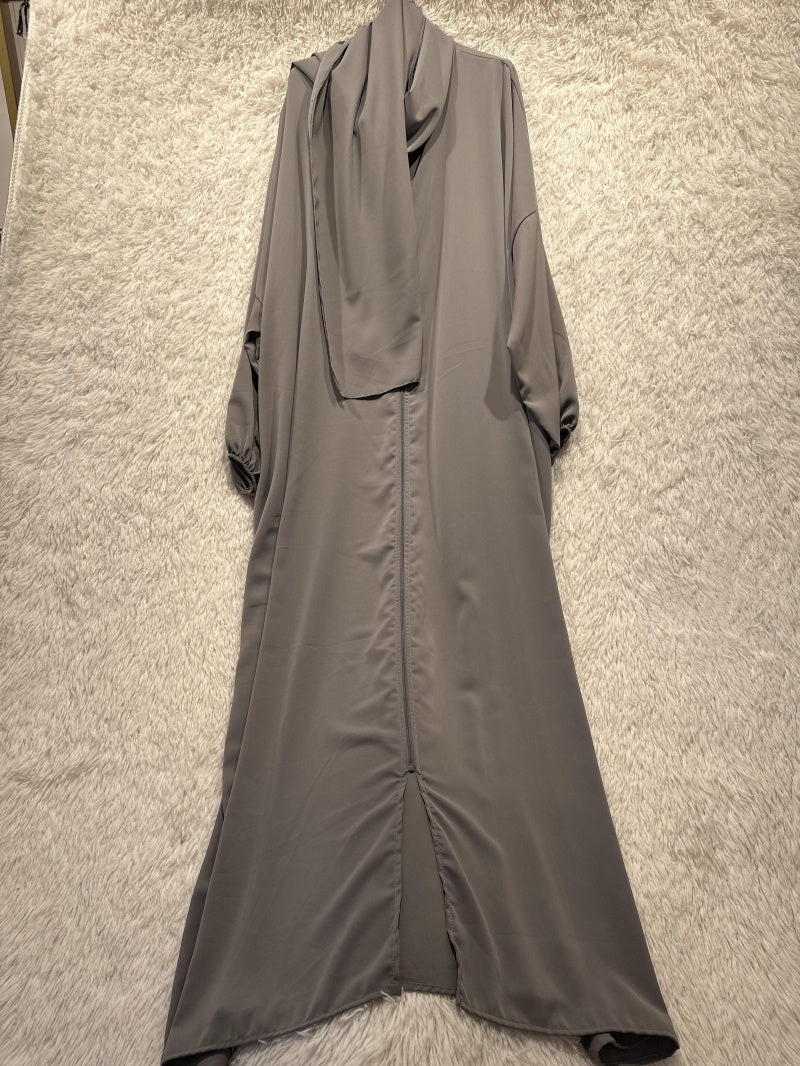 Abaya with zipper